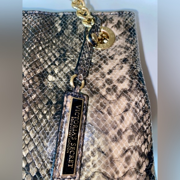 Victoria's Secret Brown Snake Print Shoulder Bag with Gold Chain - Picture 5 of 16
